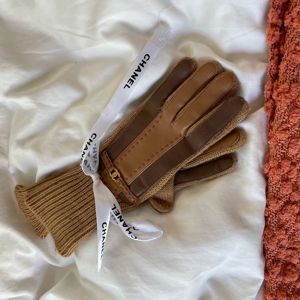 Chanel leather gloves